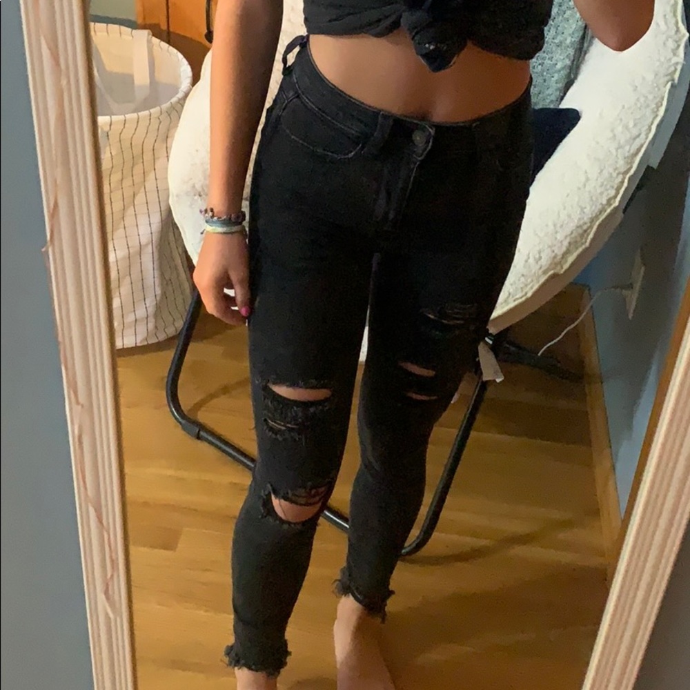 Black ripped skinny jeans